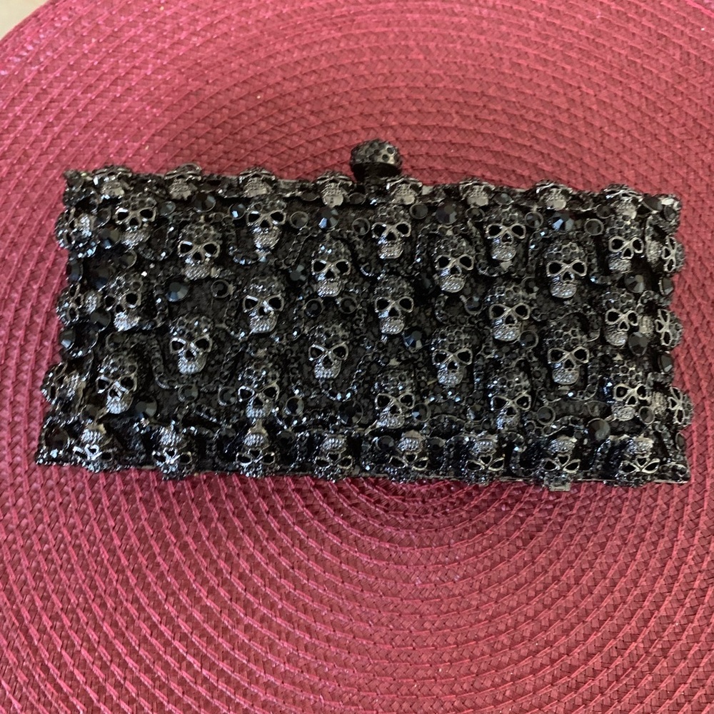 Skull clutch